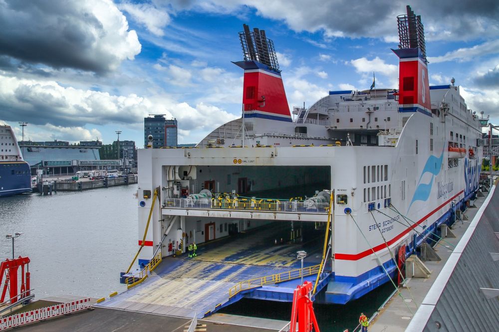 En Resa till Skärgårdsidyllen: Färja till Sandhamn