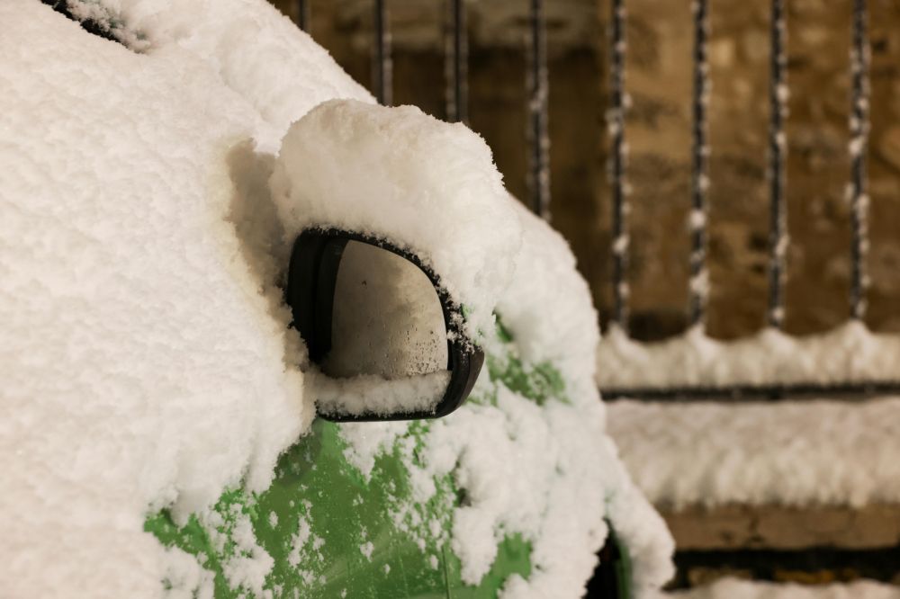 Ekologisk vintervård: Miljövänliga metoder som ersätter vägsalt och starka kemikalier